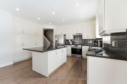 10 Culham Trail, Wasaga Beach, ON - Indoor Photo Showing Kitchen With Stainless Steel Kitchen With Upgraded Kitchen