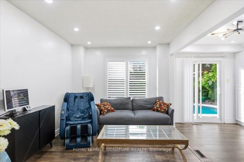 1778 Silverthorn Square, Pickering, ON - Indoor Photo Showing Living Room