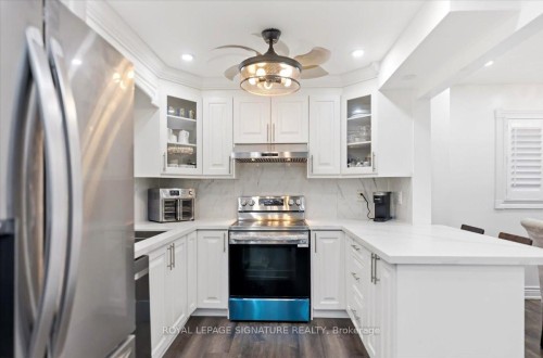 1778 Silverthorn Square, Pickering, ON - Indoor Photo Showing Kitchen With Upgraded Kitchen