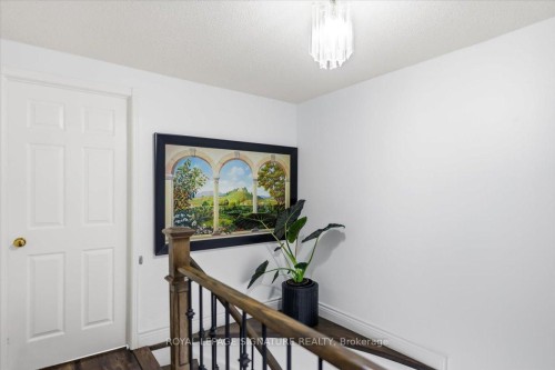 1778 Silverthorn Square, Pickering, ON - Indoor Photo Showing Other Room