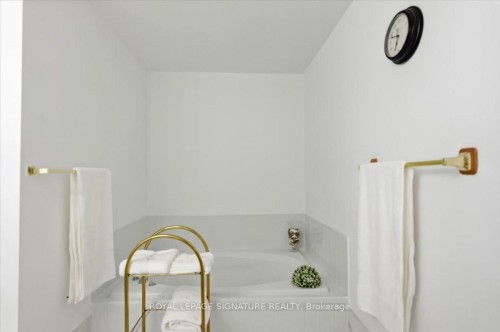 1778 Silverthorn Square, Pickering, ON - Indoor Photo Showing Bathroom
