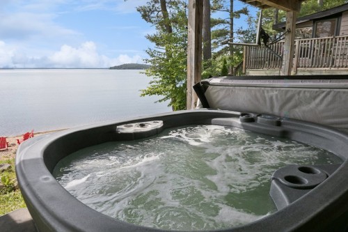 Spa - 327 Rue Thomas-Lefebvre, Mansfield-Et-Pontefract, QC - Outdoor With Body Of Water