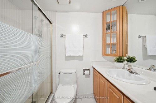 502-45 Southport Street, Toronto, ON - Indoor Photo Showing Bathroom