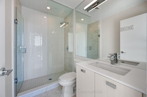 710-10 De Boers Drive E, Toronto, ON - Indoor Photo Showing Bathroom
