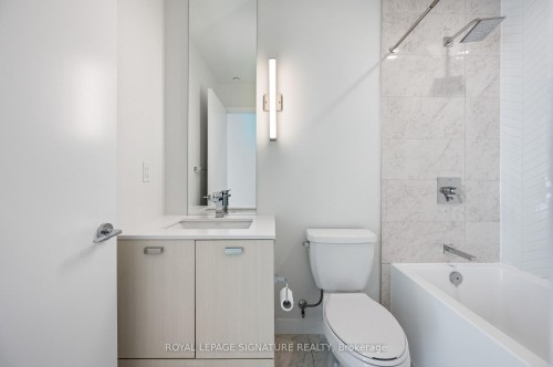 710-10 De Boers Drive E, Toronto, ON - Indoor Photo Showing Bathroom