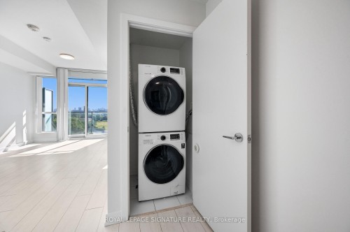 710-10 De Boers Drive E, Toronto, ON - Indoor Photo Showing Laundry Room