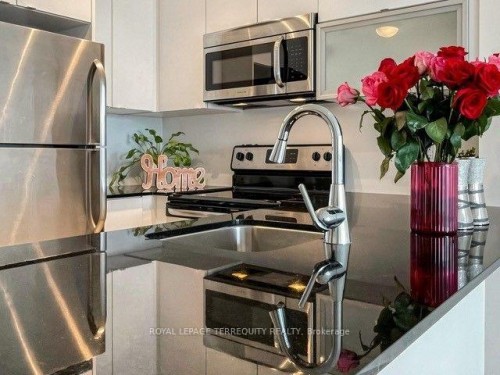 1418-150 Liberty Street, Toronto, ON - Indoor Photo Showing Kitchen With Stainless Steel Kitchen