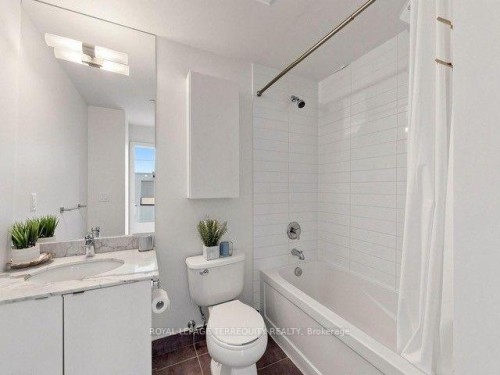 1418-150 Liberty Street, Toronto, ON - Indoor Photo Showing Bathroom