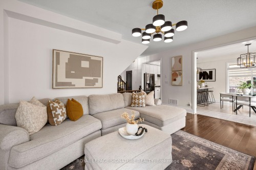 6 Cedarholme Avenue, Caledon, ON - Indoor Photo Showing Living Room