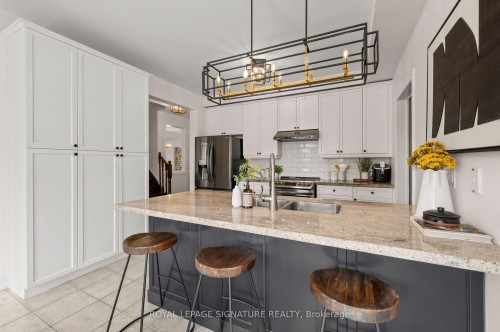 6 Cedarholme Avenue, Caledon, ON - Indoor Photo Showing Kitchen With Upgraded Kitchen