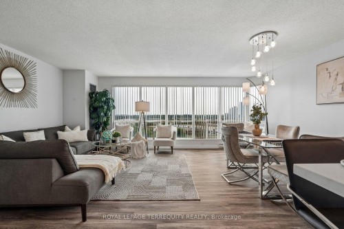 906-18 Lee Centre Drive, Toronto, ON - Indoor Photo Showing Living Room