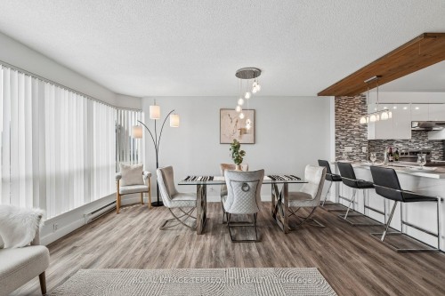 906-18 Lee Centre Drive, Toronto, ON - Indoor