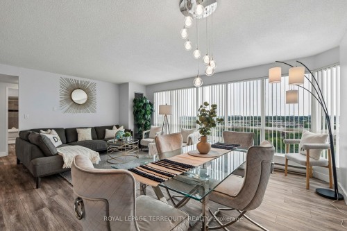 906-18 Lee Centre Drive, Toronto, ON - Indoor Photo Showing Other Room