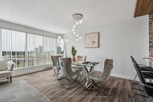 906-18 Lee Centre Drive, Toronto, ON - Indoor Photo Showing Dining Room