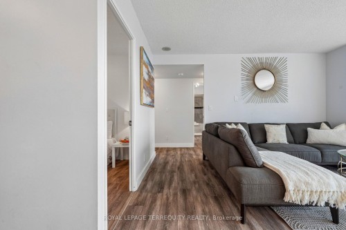 906-18 Lee Centre Drive, Toronto, ON - Indoor