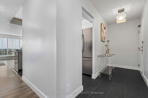 906-18 Lee Centre Drive, Toronto, ON - Indoor Photo Showing Other Room