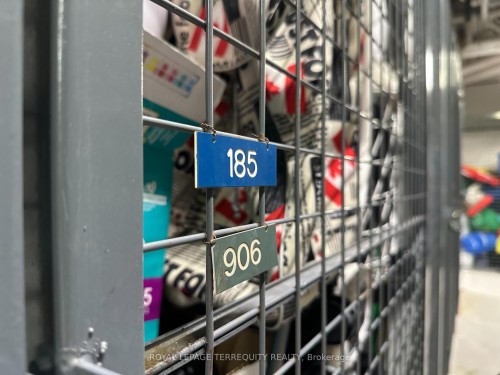 906-18 Lee Centre Drive, Toronto, ON - Indoor