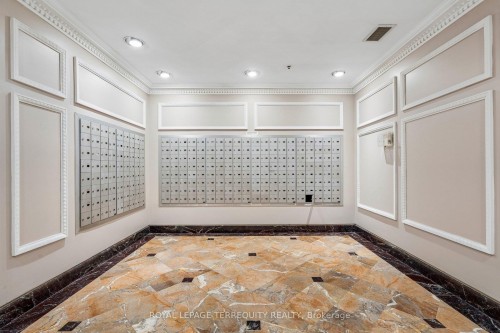 906-18 Lee Centre Drive, Toronto, ON - Indoor Photo Showing Other Room