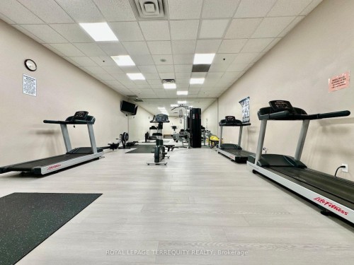 906-18 Lee Centre Drive, Toronto, ON - Indoor Photo Showing Gym Room