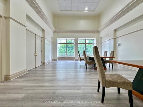 906-18 Lee Centre Drive, Toronto, ON - Indoor Photo Showing Dining Room