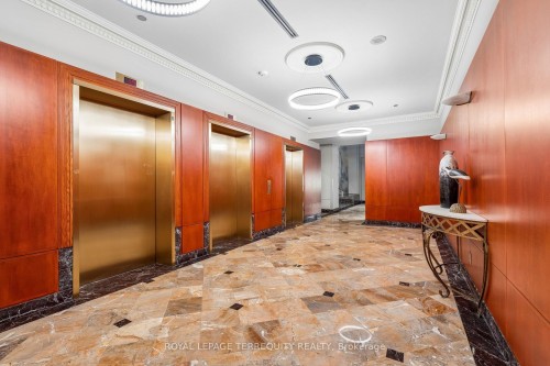 906-18 Lee Centre Drive, Toronto, ON - Indoor Photo Showing Other Room