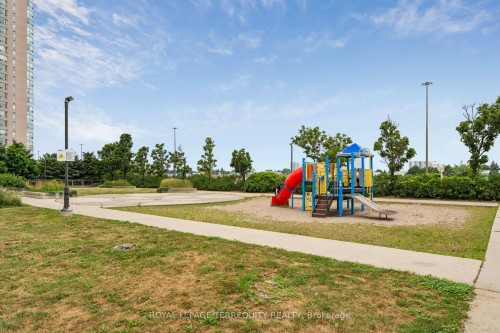 906-18 Lee Centre Drive, Toronto, ON - Outdoor