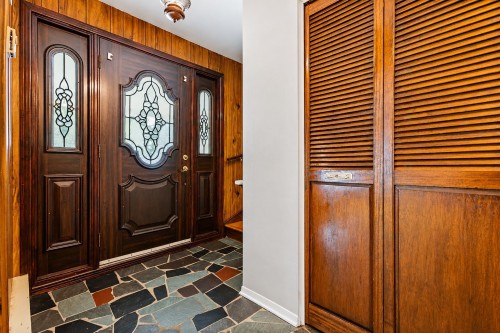 Hall d'entrée/Vestibule - 2444 Place Surrey, Saint-Lazare, QC - Indoor Photo Showing Other Room