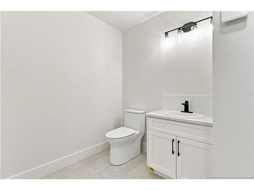 86 Aiden St, Fredericton, NB 