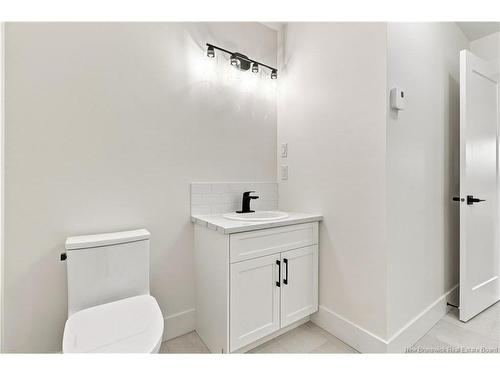 86 Aiden St, Fredericton, NB 