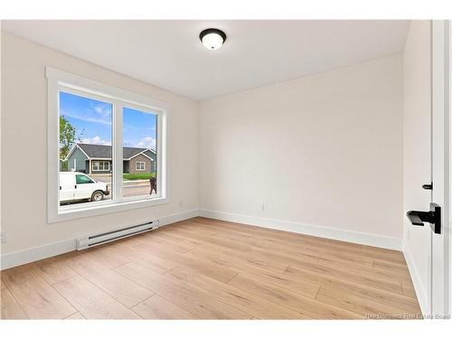 86 Aiden St, Fredericton, NB 