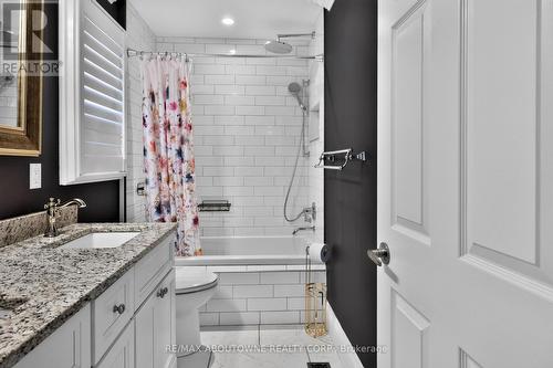 2102 Salma Crescent, Burlington, ON - Indoor Photo Showing Bathroom