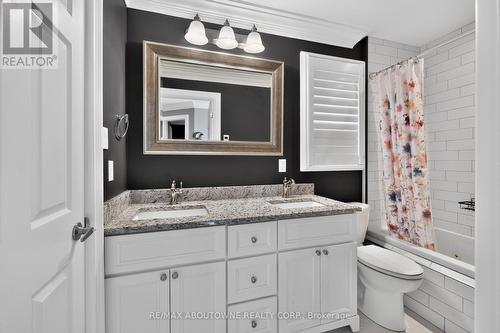 2102 Salma Crescent, Burlington, ON - Indoor Photo Showing Bathroom