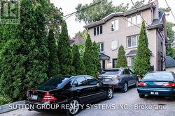 27 INDIAN GROVE Toronto, ON M6R 2Y1