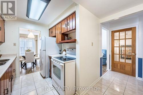 15 Gatwick Lane, Brampton - 15 Gatwick Lane, Brampton, ON - Indoor Photo Showing Kitchen