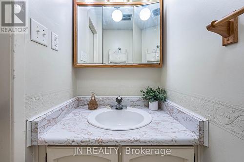 15 Gatwick Lane, Brampton - 15 Gatwick Lane, Brampton, ON - Indoor
