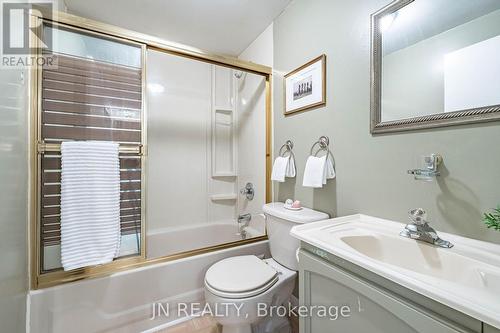 15 Gatwick Lane, Brampton, ON - Indoor Photo Showing Bathroom