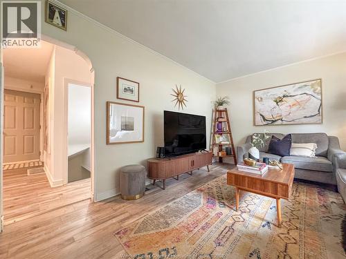 1008 Askin Avenue, Windsor, ON - Indoor Photo Showing Living Room