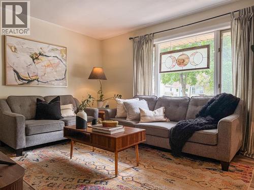 1008 Askin Avenue, Windsor, ON - Indoor Photo Showing Living Room