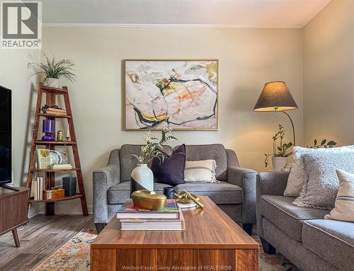 1008 Askin Avenue, Windsor, ON - Indoor Photo Showing Living Room