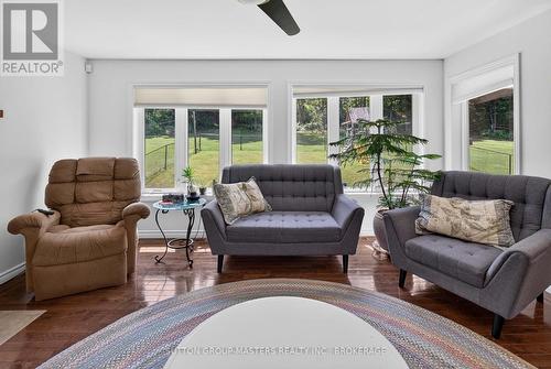 710 Maple Road, Loyalist (Lennox And Addington - South), ON - Indoor Photo Showing Living Room