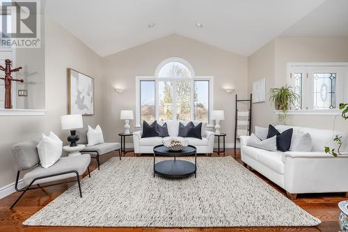 7472 Aked Road, Clarington, ON - Indoor Photo Showing Living Room