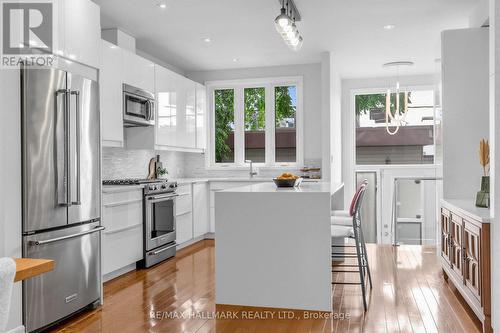 255 Strathmore Boulevard, Toronto, ON - Indoor Photo Showing Kitchen With Upgraded Kitchen