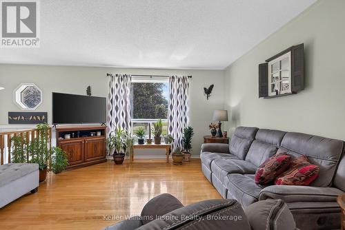 12 Jamie Crescent, Petawawa, ON - Indoor Photo Showing Living Room