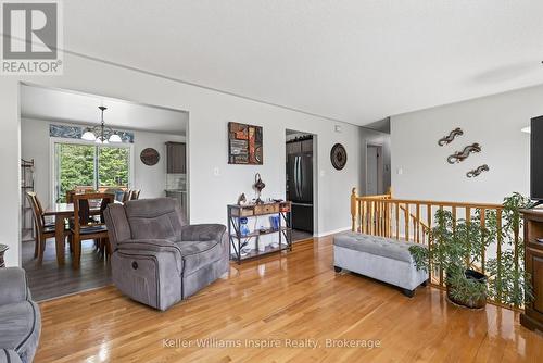 12 Jamie Crescent, Petawawa, ON - Indoor Photo Showing Living Room