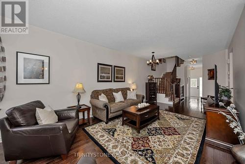 1114 Northgraves Crescent, Ottawa, ON - Indoor Photo Showing Living Room