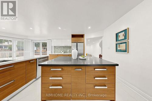 27 Melchior Crescent, Markham, ON - Indoor Photo Showing Kitchen