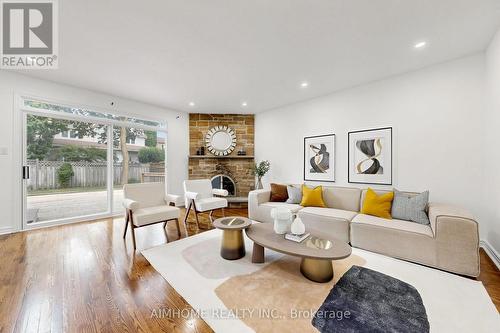 27 Melchior Crescent, Markham, ON - Indoor Photo Showing Living Room
