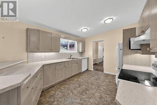408 Mooney Crescent, Orillia, ON - Indoor Photo Showing Kitchen With Double Sink
