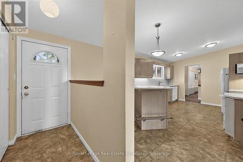 408 Mooney Crescent, Orillia, ON - Indoor Photo Showing Kitchen
