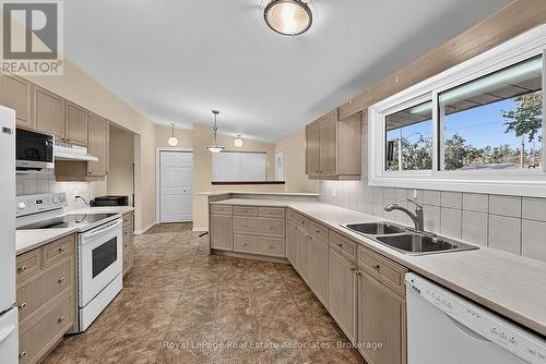 408 Mooney Crescent, Orillia, ON - Indoor Photo Showing Kitchen With Double Sink